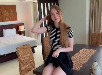 Anh chàng cô đơn đi nghỉ gạ địt cô lễ tân dễ thương