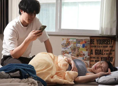 Anh chàng kỳ lạ thích cảnh người yêu ngoại tình ngay trước mắt